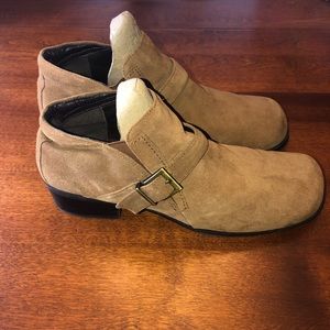 Markon brown leather booties w/ buckle har…